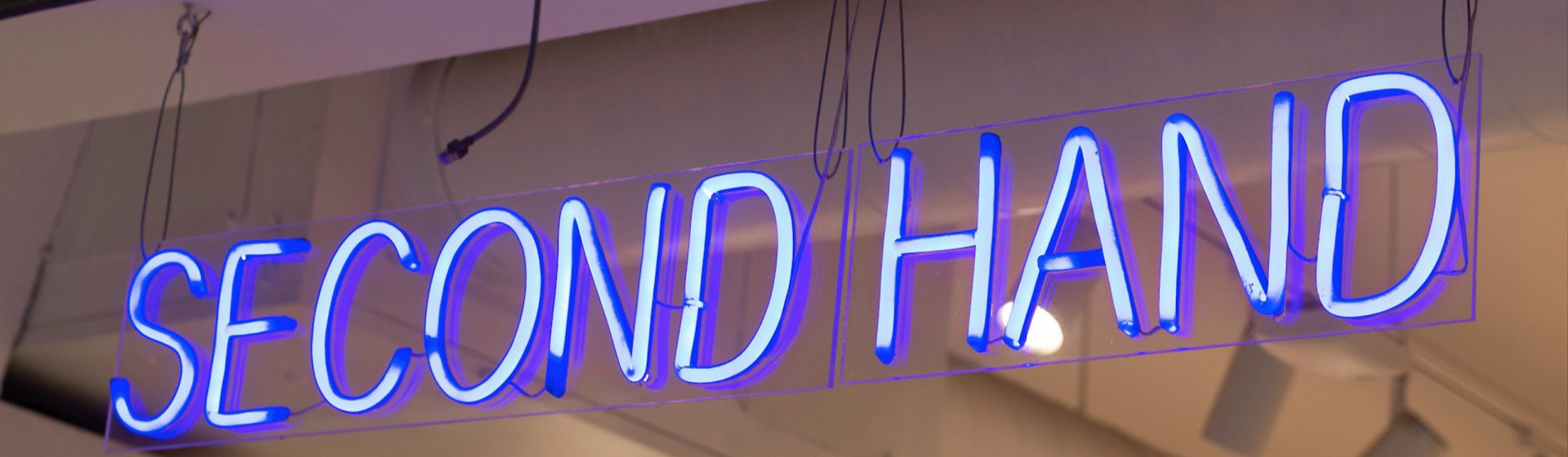 Neonschrift "Second Hand"