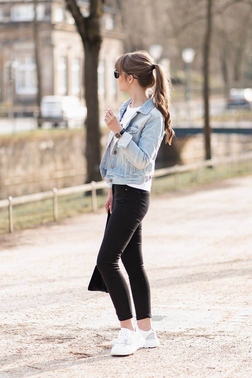 Schwarze Skinny Jeans, Styling-Tipps, sportliches Frühlingsoutfit, Chunky Sneaker, Shoelove by Deichmann